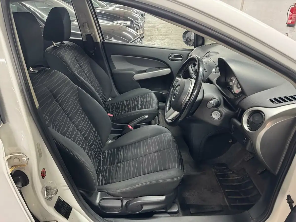 2009-mazda-mazda2-13-ts2-5d-big-42