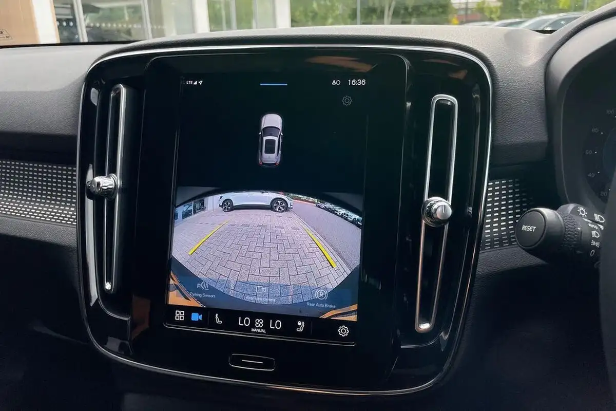 2022-volvo-xc40-e-recharge-plus-228bhp-big-3