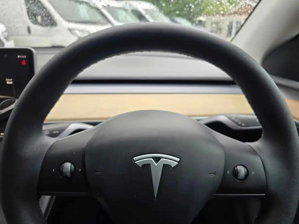 2023-tesla-model-y-e-rwd-big-17