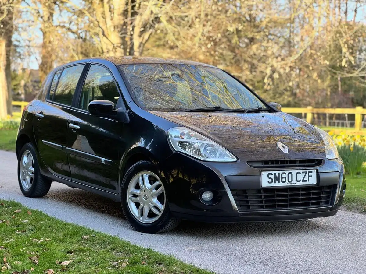 2010-renault-clio-12-expression-16v-75bhp-hatchback-big-0