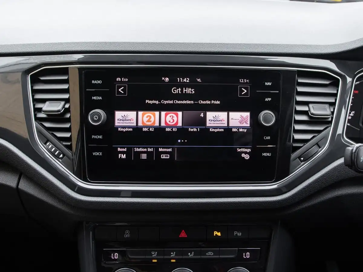 2018-volkswagen-t-roc-20tdi-sel-ss-big-21