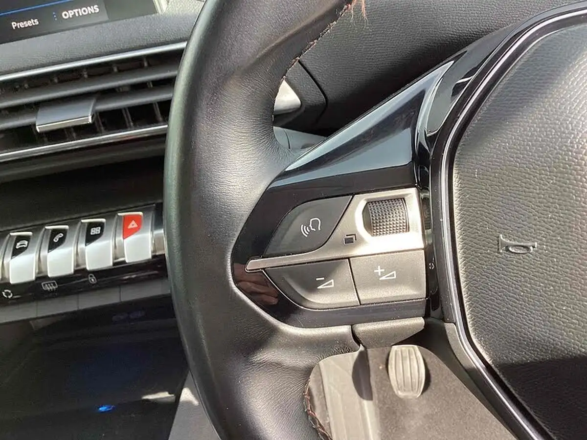 2019-peugeot-3008-suv-big-16