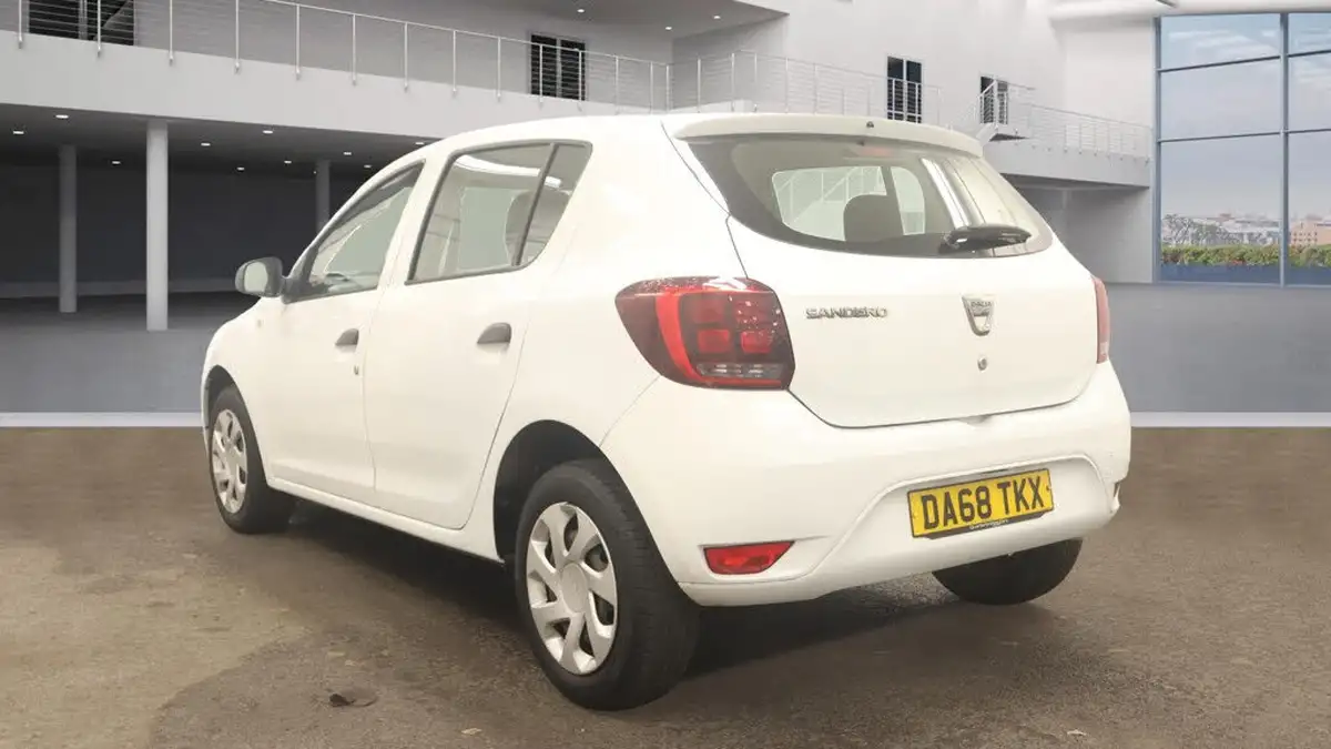 2018-dacia-sandero-10-sce-essential-big-2