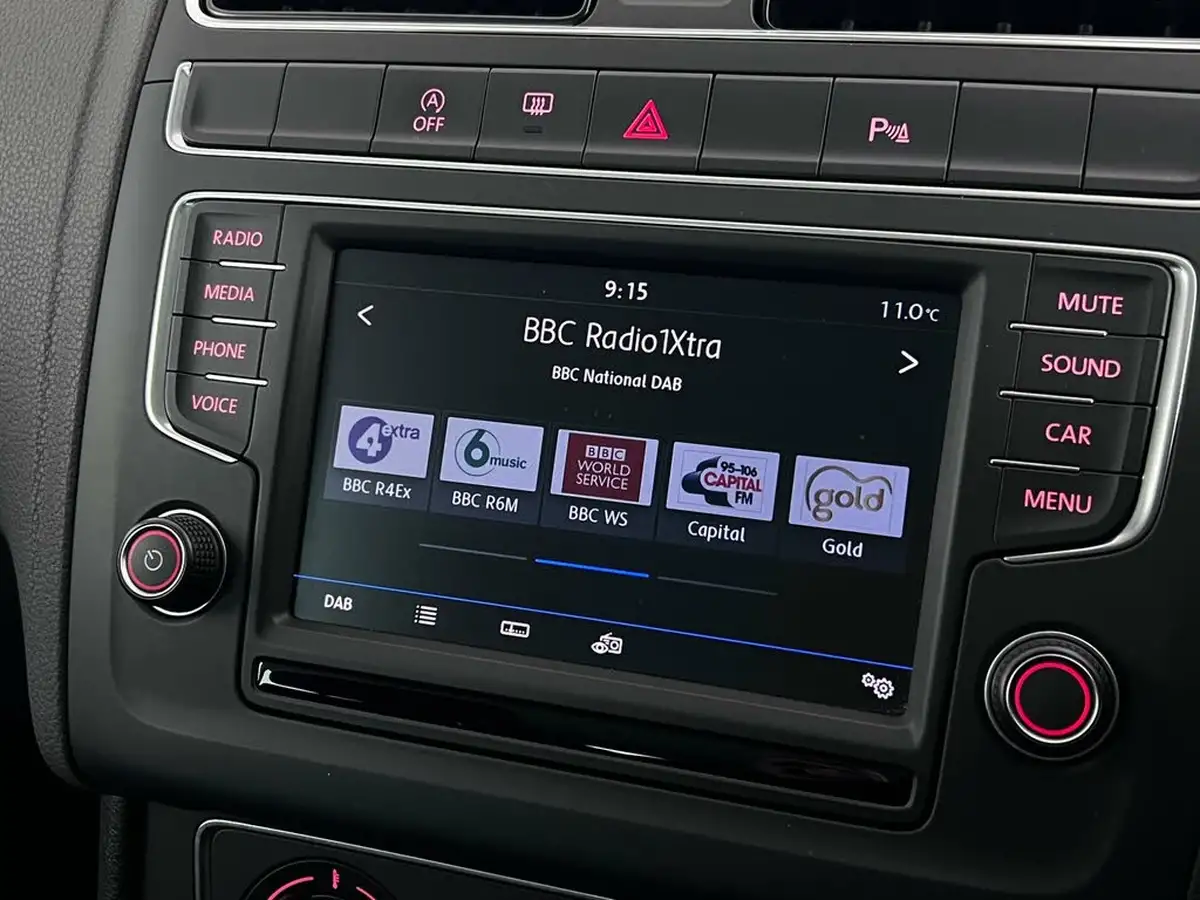 2016-volkswagen-polo-big-23