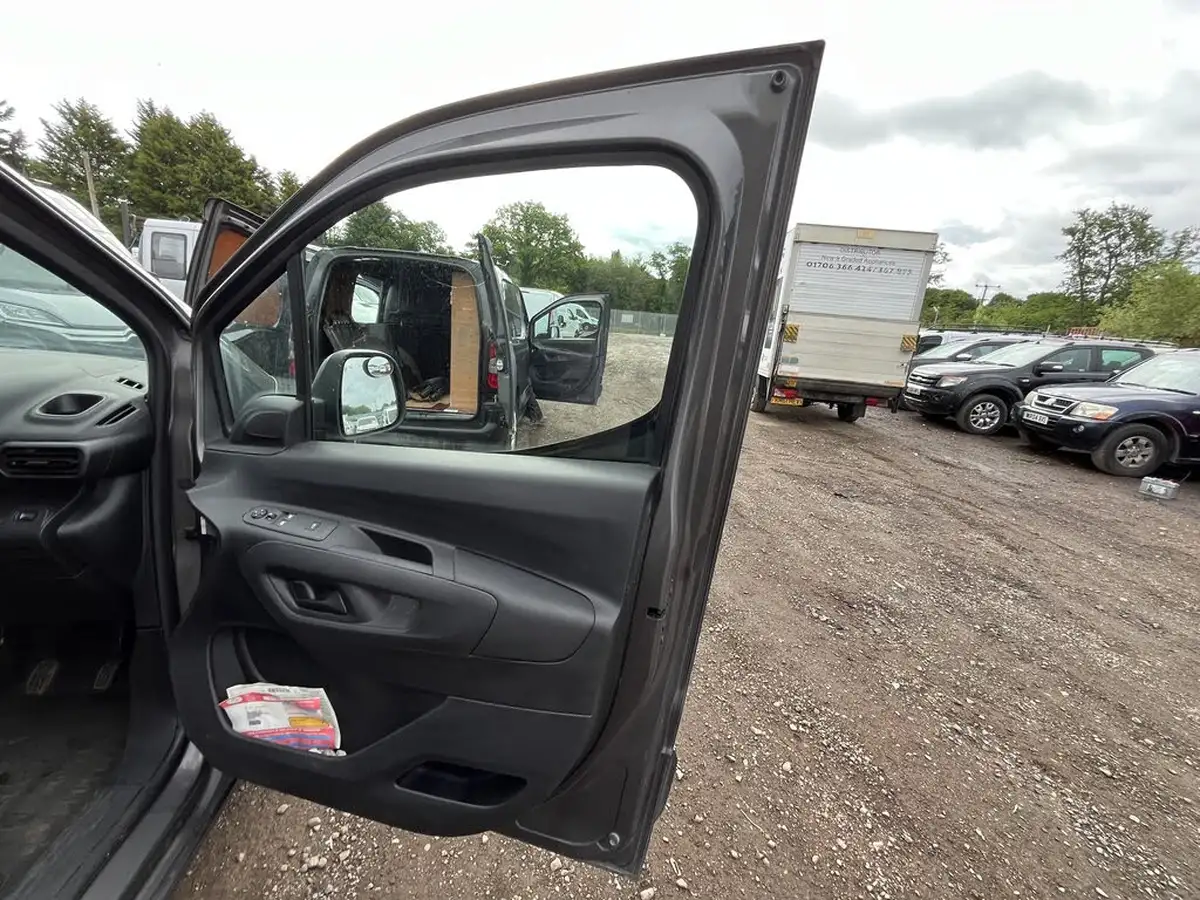 2020-citroen-berlingo-15bluehdi-950-enterprise-100pseu6dt-e-ss-panel-big-14