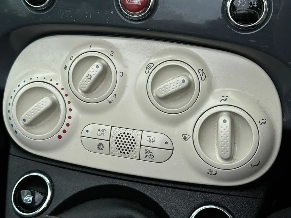2019-fiat-500c-12-lounge-big-17
