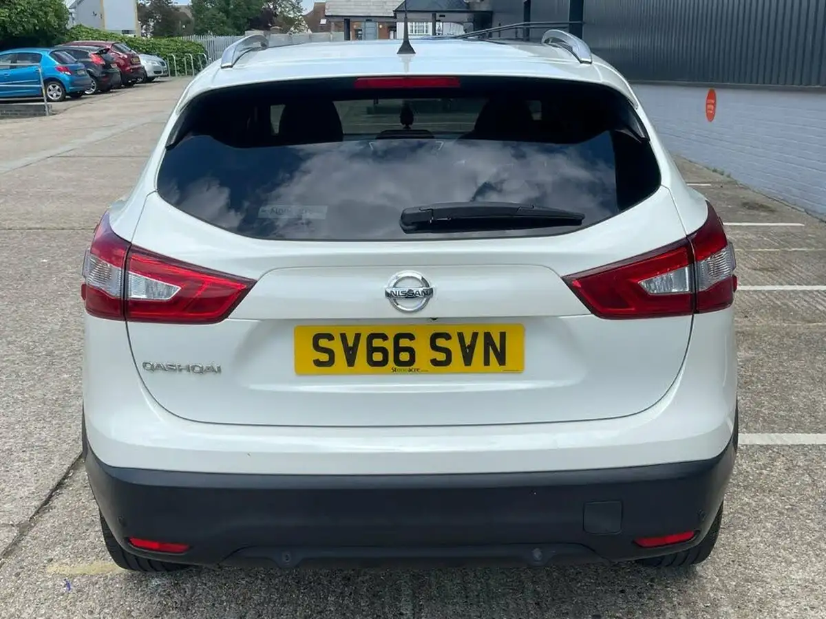 2016-nissan-qashqai-15dci-tekna-big-10