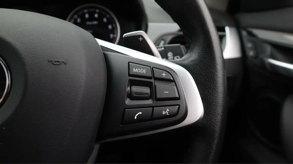 2022-bmw-x1-20-sdrive20i-xline-big-25
