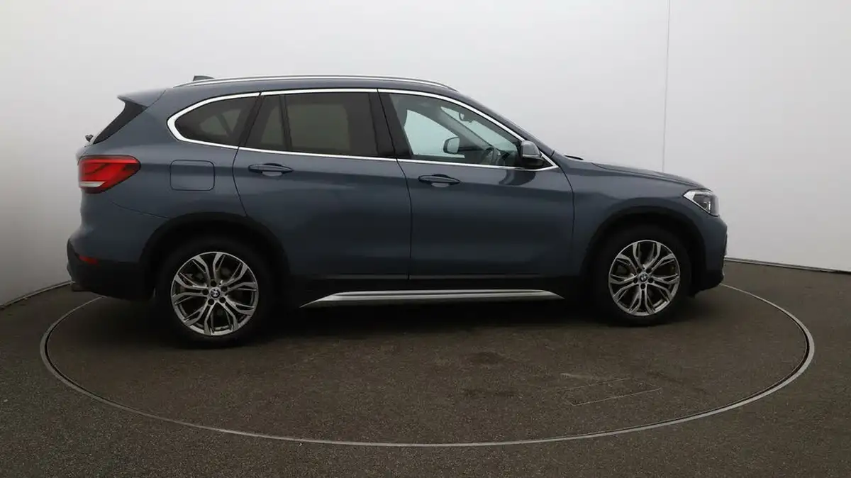 2022-bmw-x1-20-sdrive20i-xline-big-49