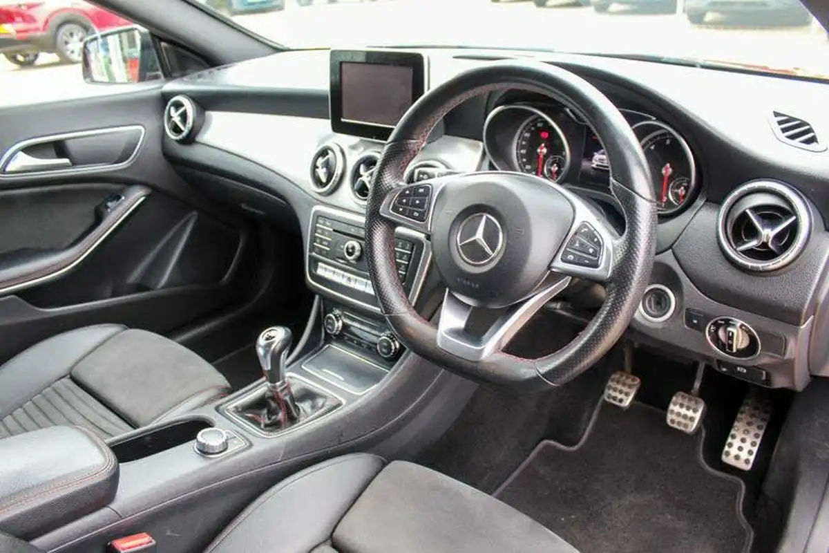 2018-mercedes-benz-cla-16-cla-180-amg-line-coupe-4d-big-21