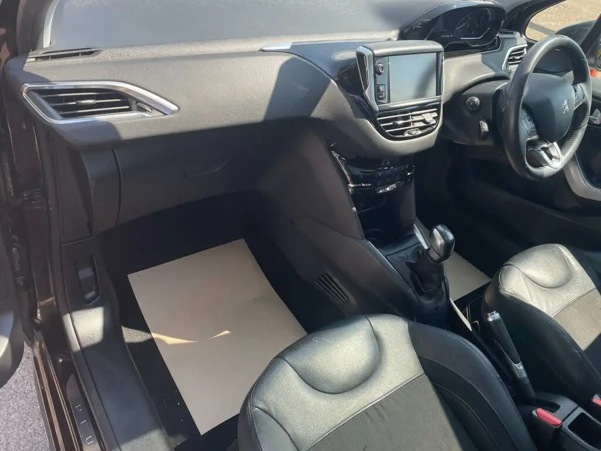2012-peugeot-208-16-feline-vti-120bhp-5d-big-11