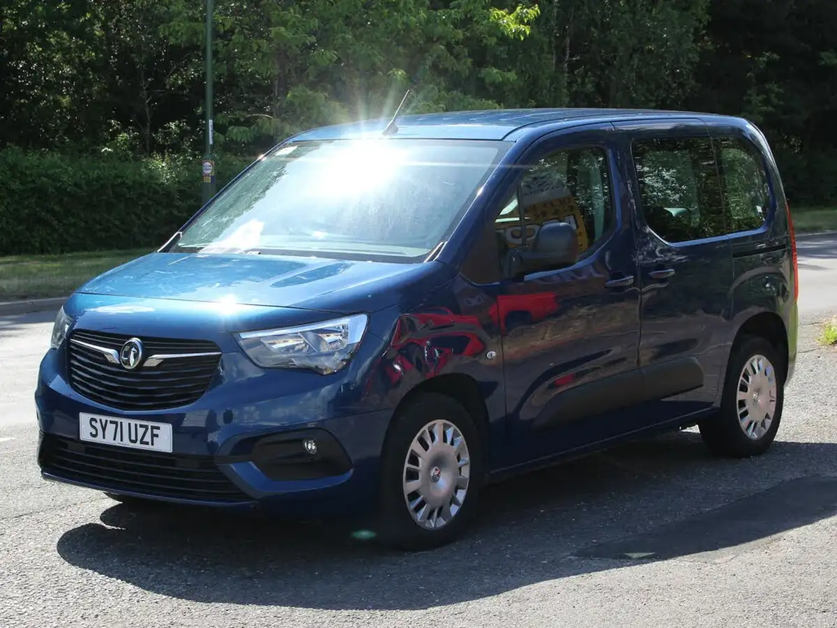 2021-vauxhall-combo-life-12i-edition-big-0