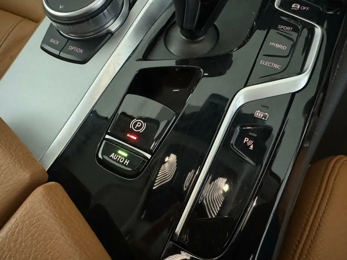 2021-bmw-5-series-20-530e-se-touring-5d-big-9