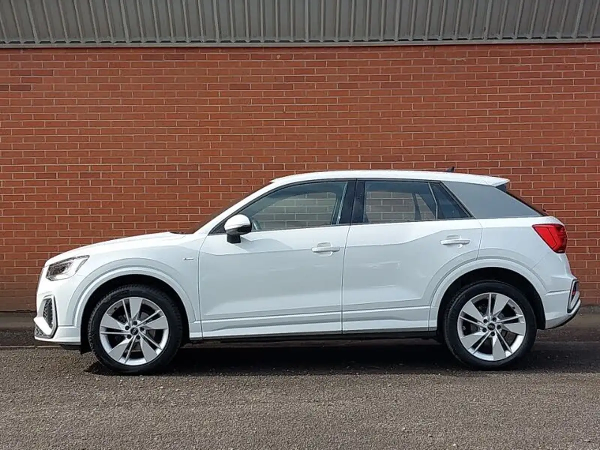 2022-audi-q2-10-30-tfsi-s-line-big-3