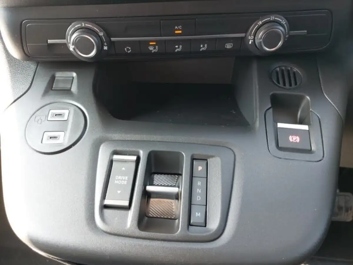 2025-citroen-berlingo-15bluehdi-plus-m-size-130ps-eat8-big-15