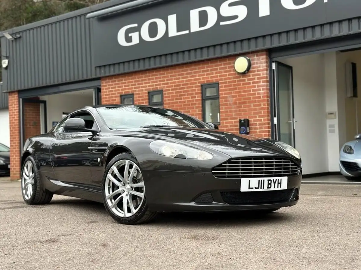 2011-aston-martin-db9-60-big-9