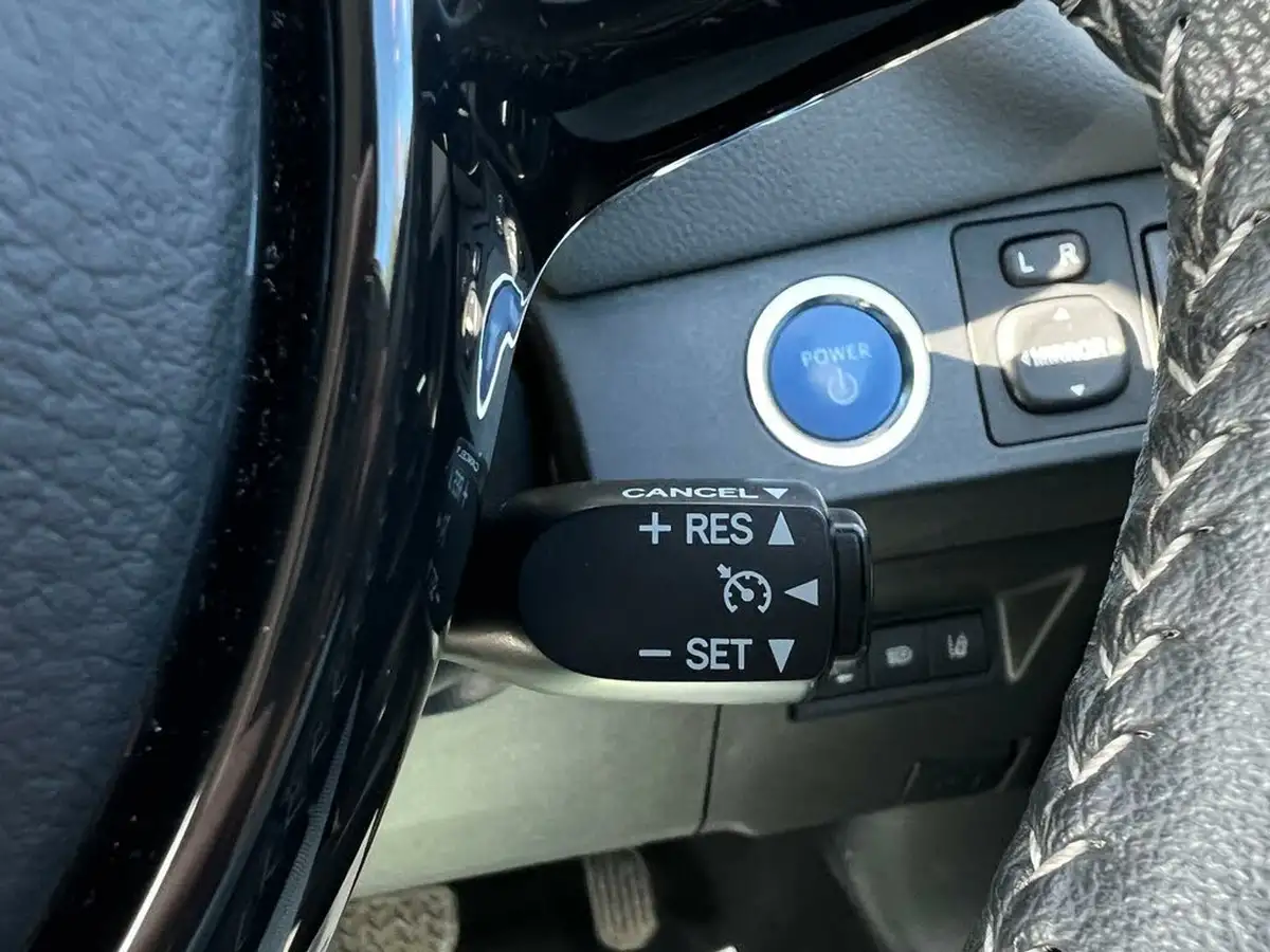 2018-toyota-yaris-15-vvt-i-icon-hybrid-big-47