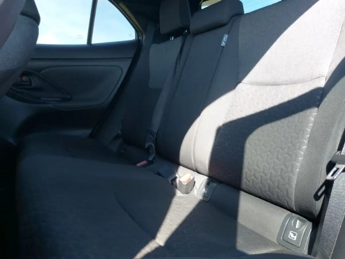 2022-toyota-yaris-15-vvt-i-design-panoramic-roof-big-5