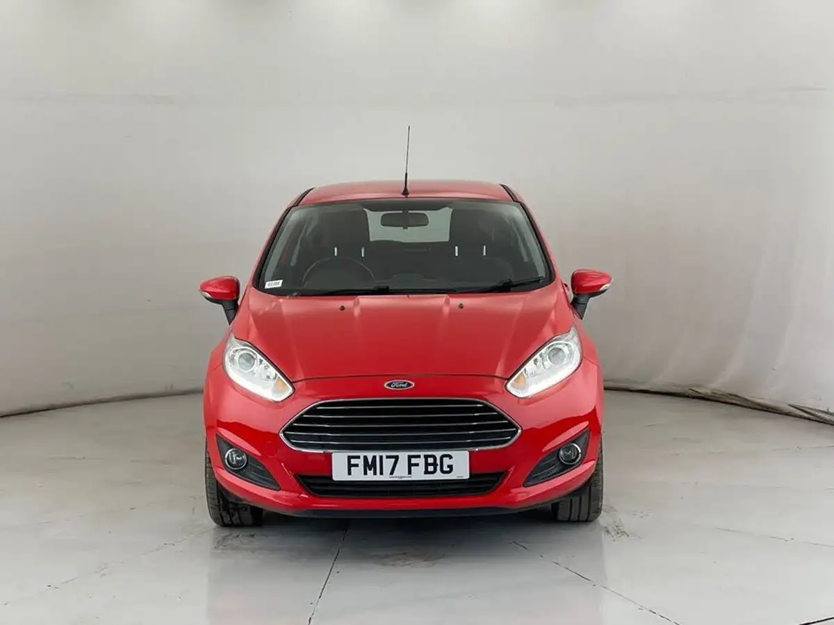 2017-ford-fiesta-125-zetec-3d-big-1