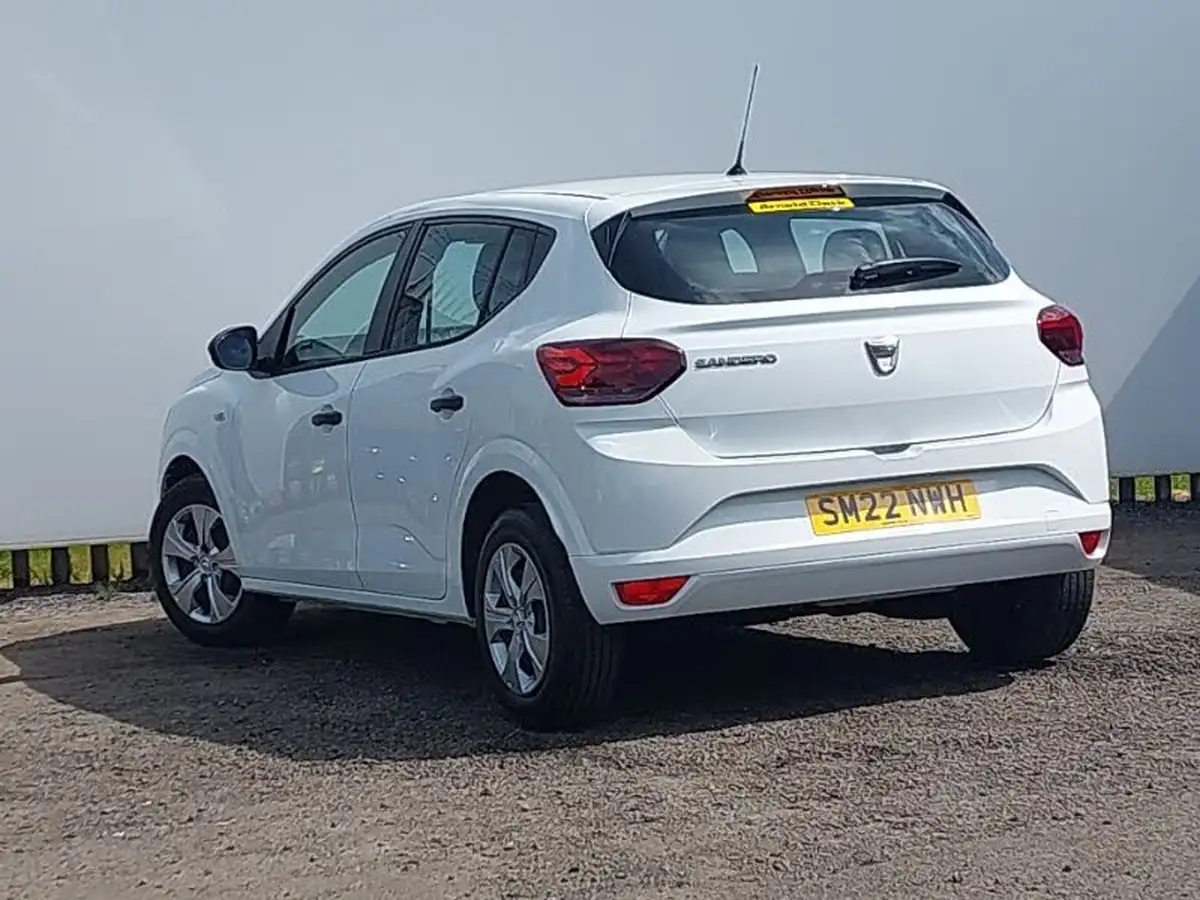 2022-dacia-sandero-10-sce-essential-big-1