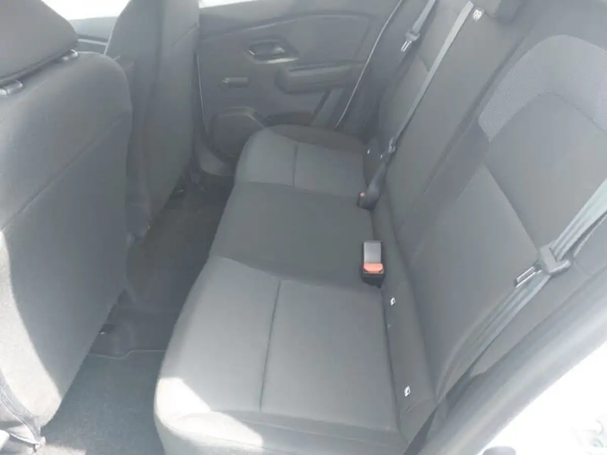 2022-dacia-sandero-10-sce-essential-big-5