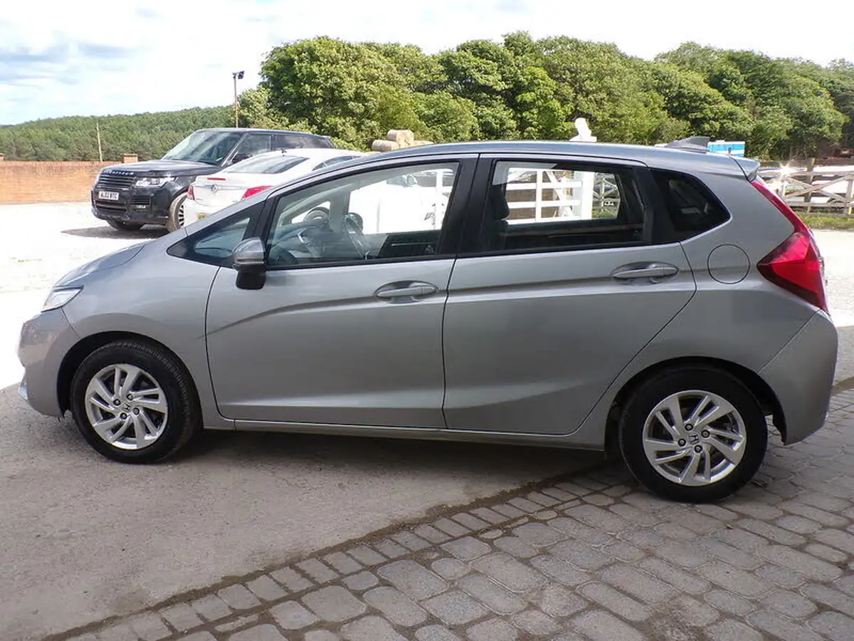 2015-honda-jazz-13-i-vtec-se-big-4