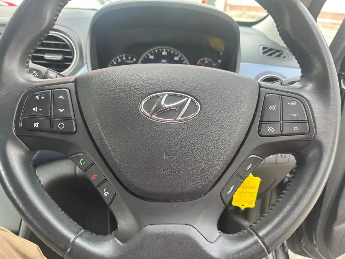2017-hyundai-i10-12-premium-big-16