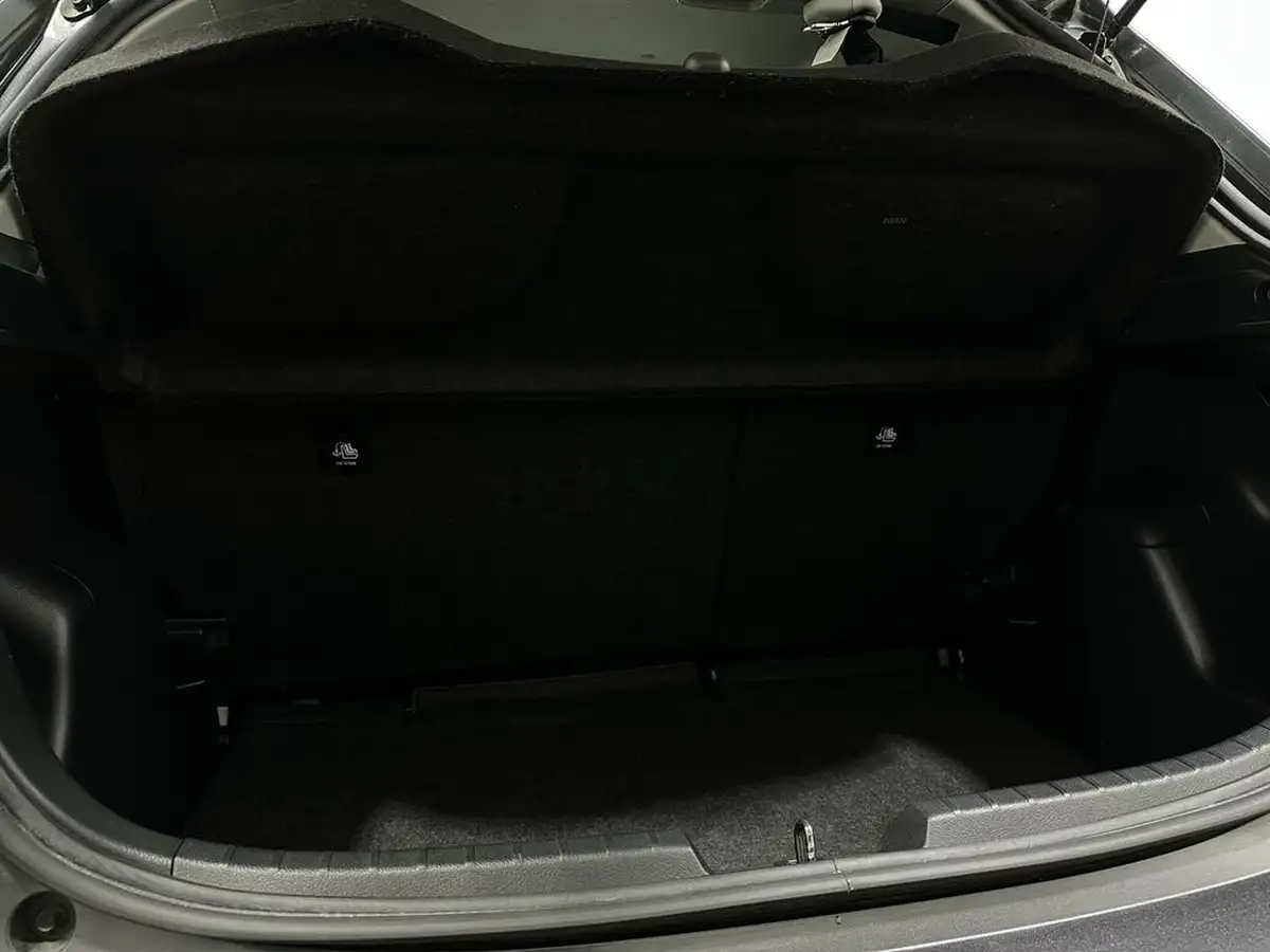 2017-toyota-yaris-15-vvt-i-design-panoramic-roof-1497cc-big-42