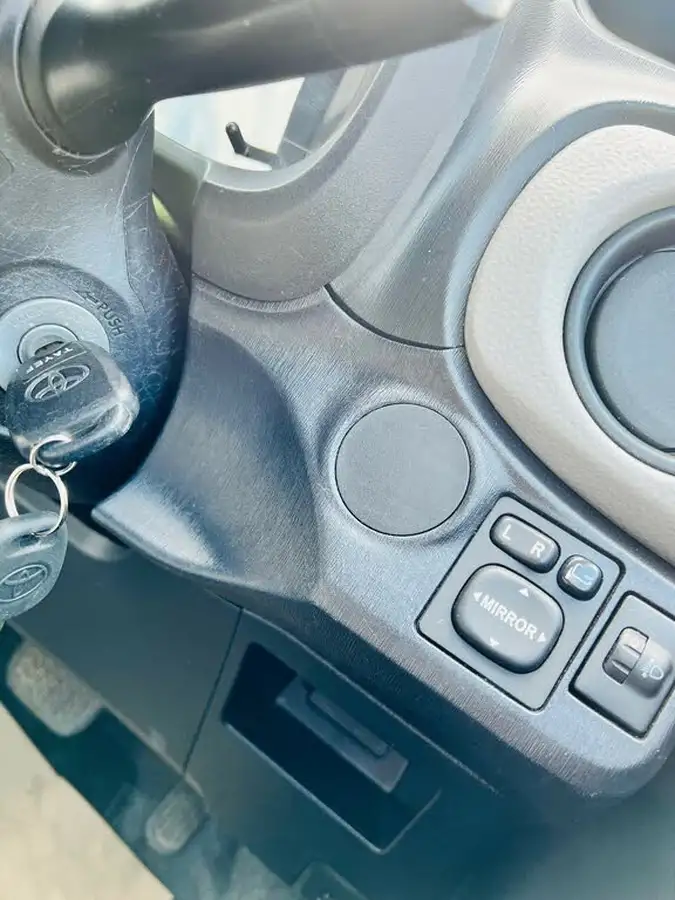 2015-toyota-yaris-big-11