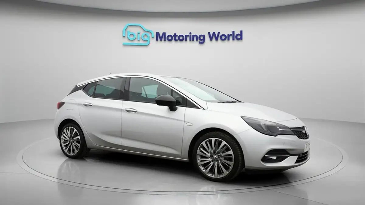 2021-vauxhall-astra-12-turbo-griffin-edition-hatchback-big-1