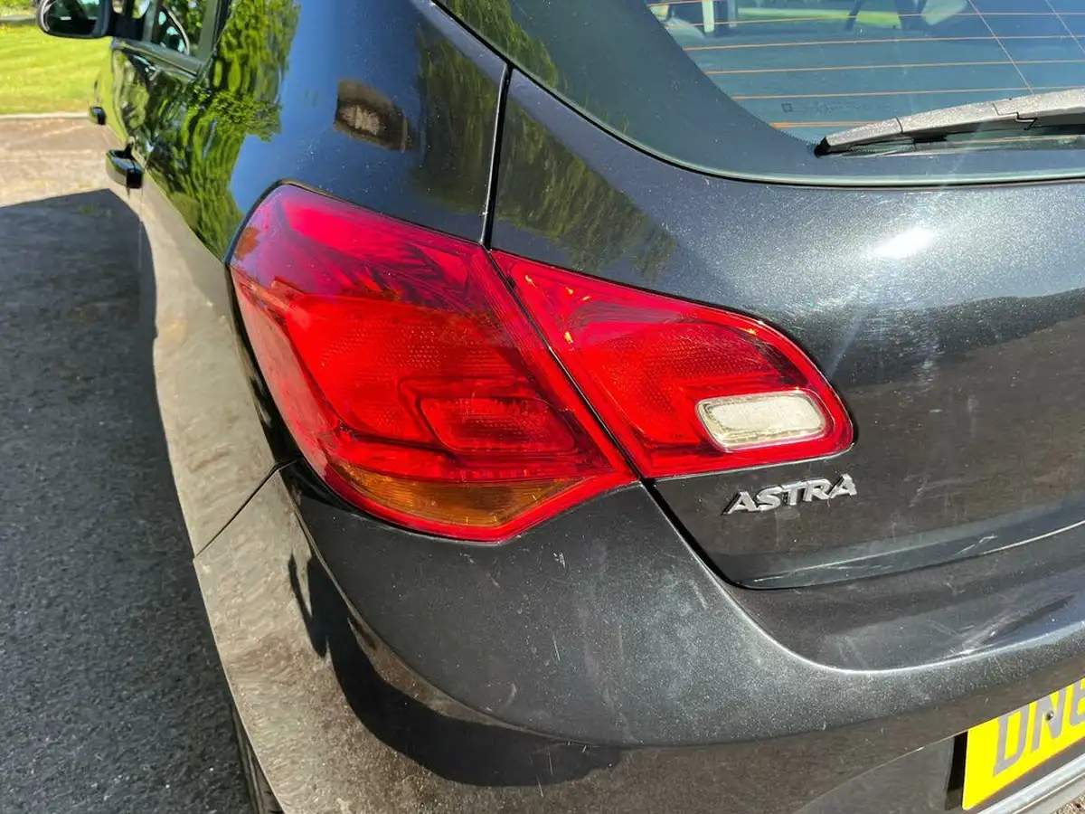 2014-vauxhall-astra-16-design-hatchback-big-60