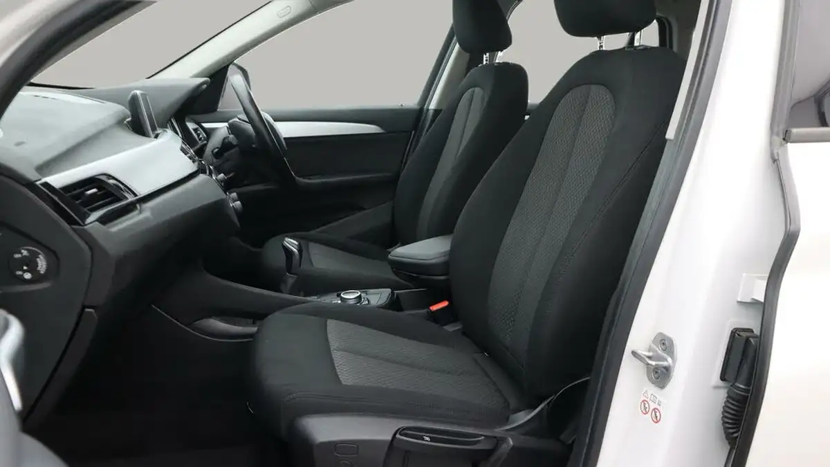 2020-bmw-x1-15-sdrive18i-se-big-14