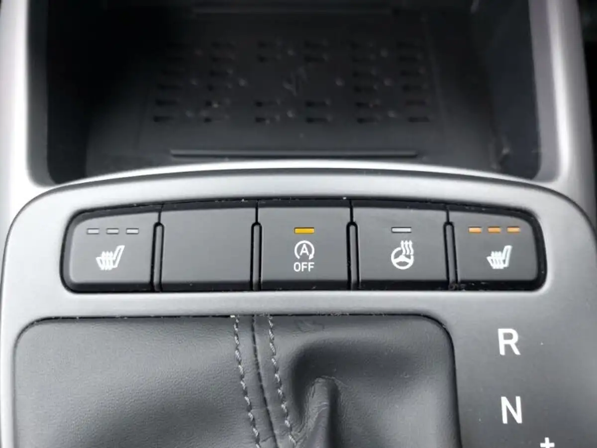 2022-hyundai-i10-12-premium-auto-big-13