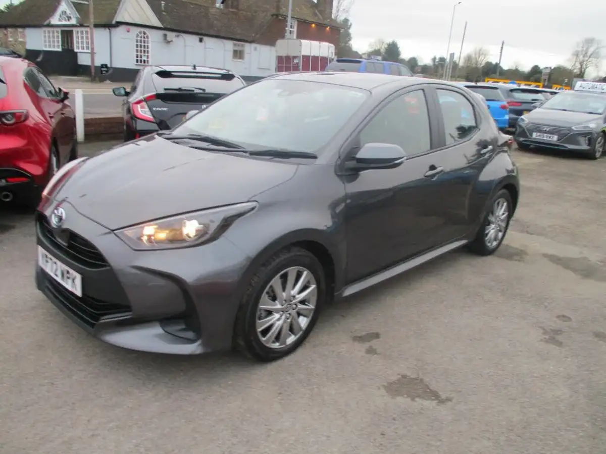 2022-toyota-yaris-15-vvt-i-icon-big-1