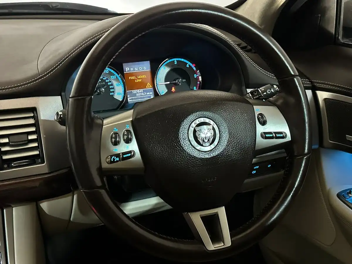 2010-jaguar-xf-30td-portfolio-big-12