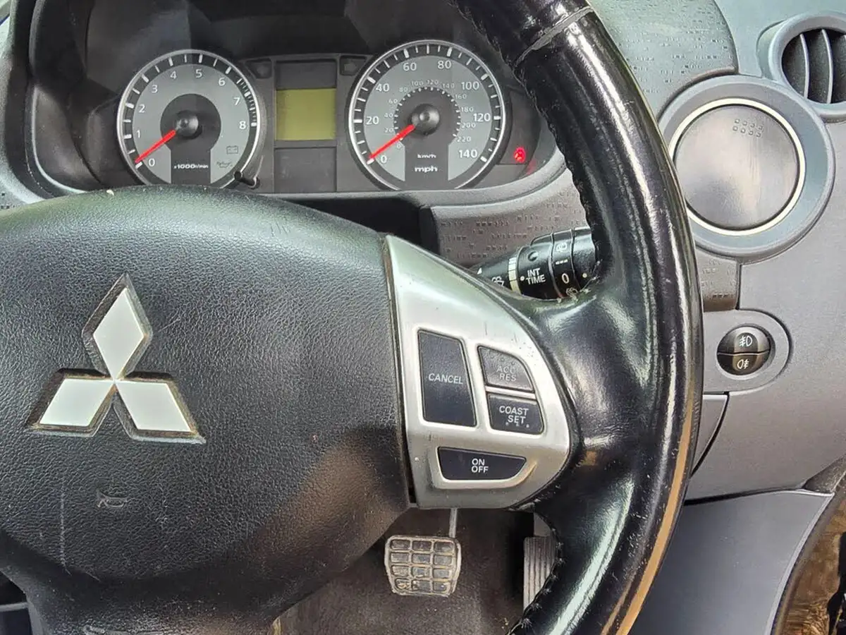 2010-mitsubishi-colt-13-cz2-3d-amt-big-10