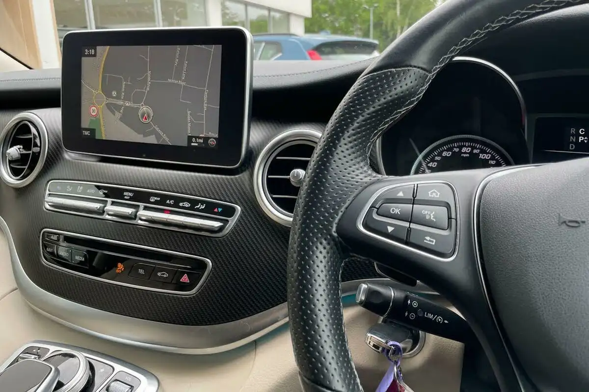 2018-mercedes-benz-v-class-21d-v250d-extra-long-amg-line-big-39
