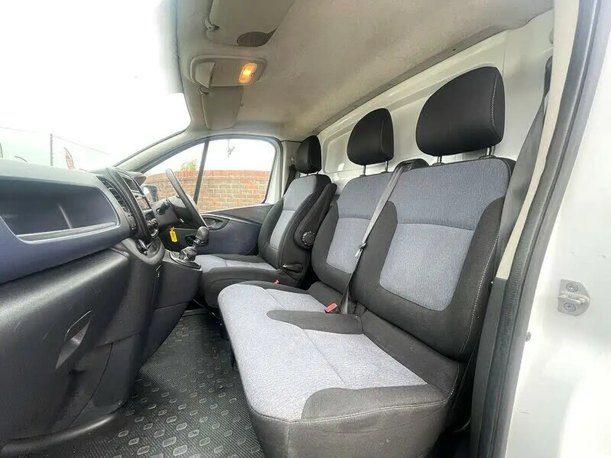 2017-vauxhall-vivaro-16cdti-2900-l2h1-120pseu6-panel-van-big-43
