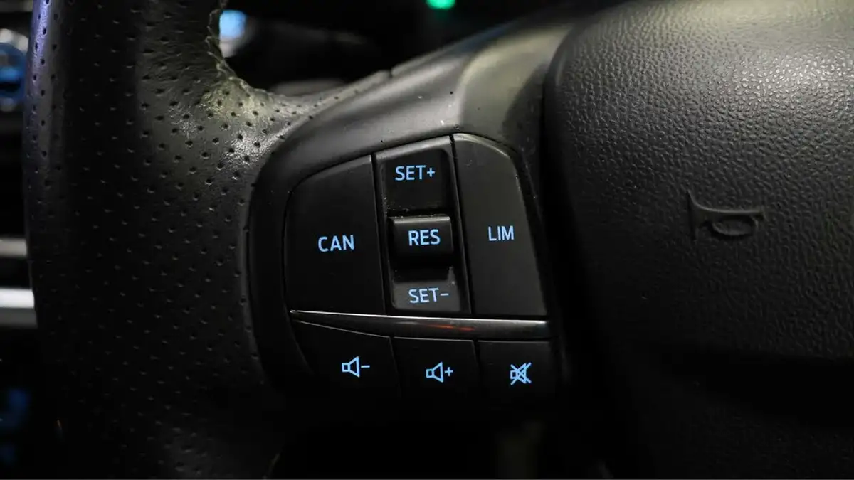 2017-ford-fiesta-10t-st-line-140ps-5d-big-23