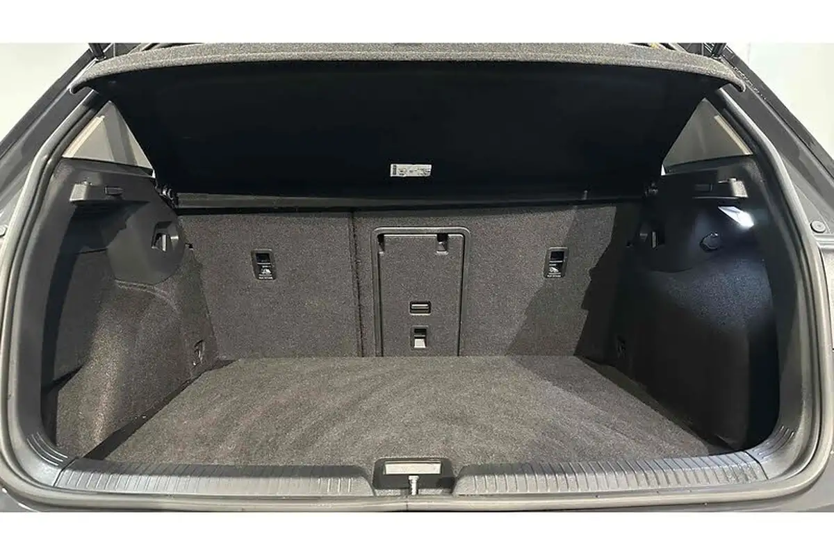 2022-volkswagen-golf-15-etsi-life-150ps-hatchback-big-47