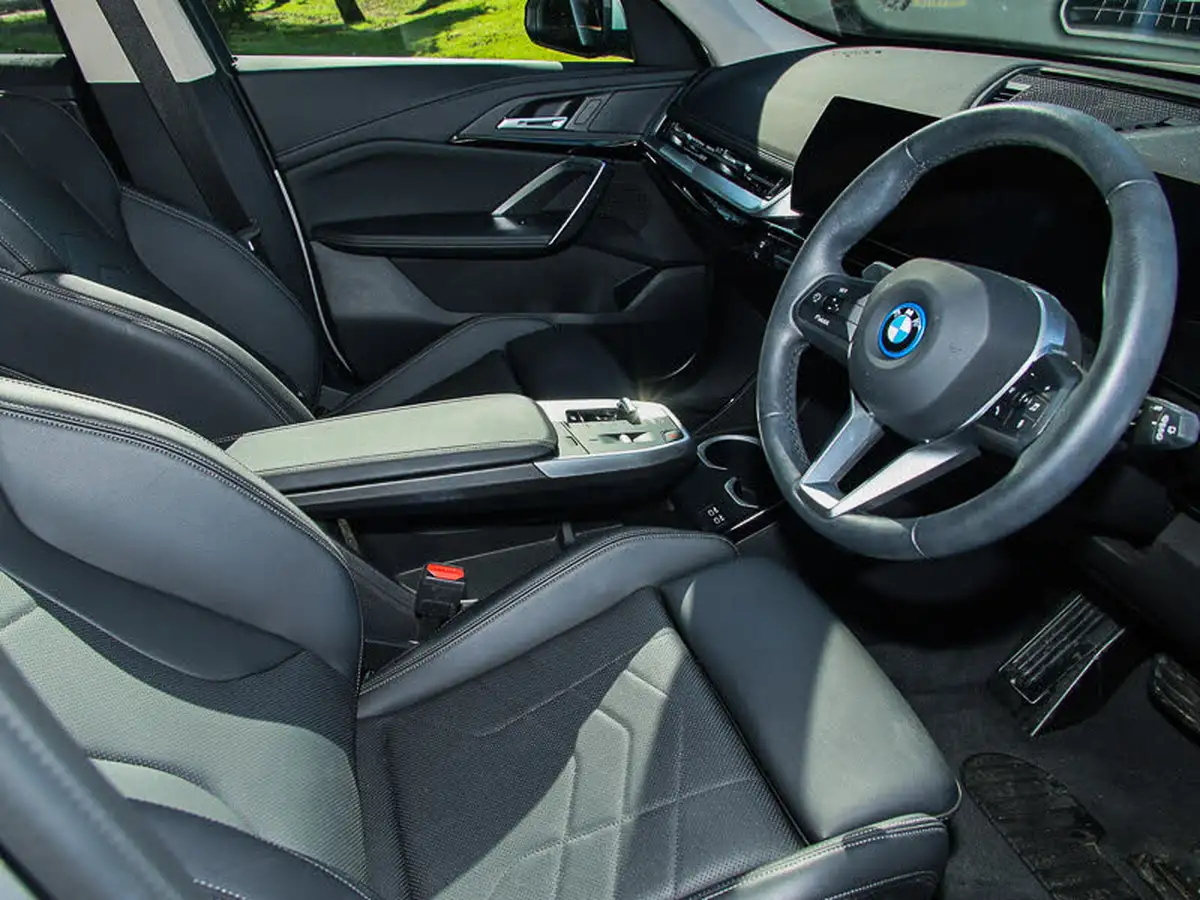 2023-bmw-ix1-e-xdrive30-xline-big-5