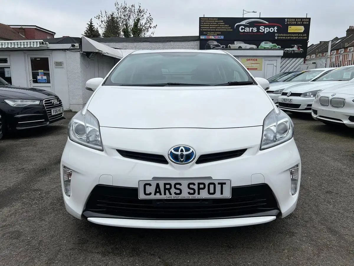 2014-toyota-prius-big-2