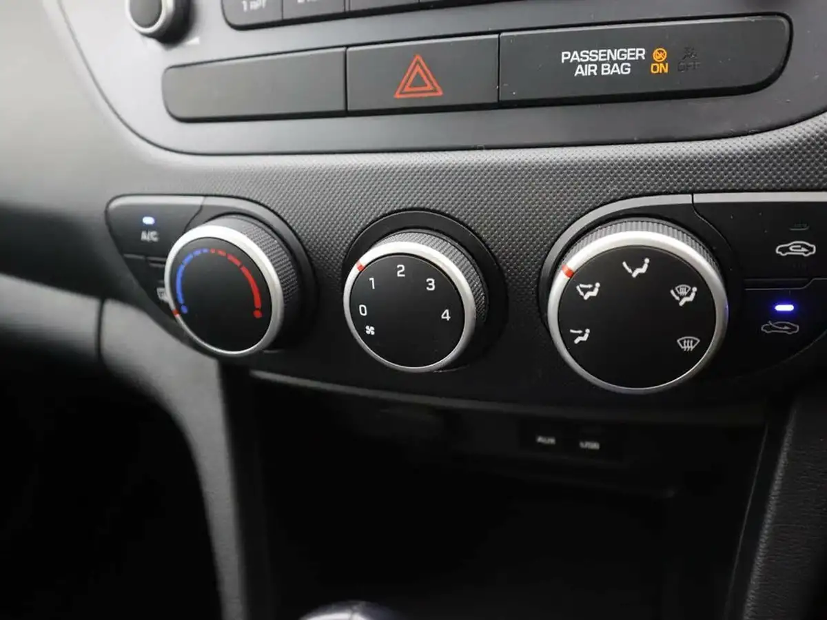2019-hyundai-i10-12-se-auto-big-27