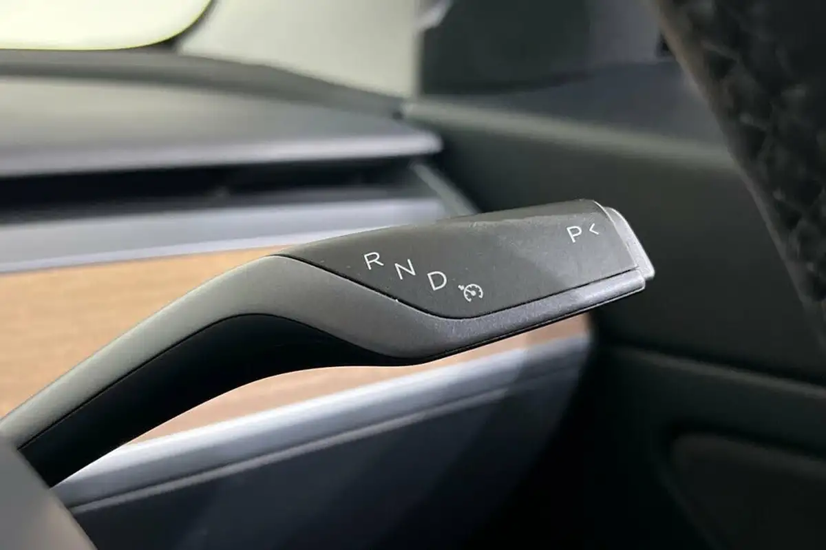 2020-tesla-model-3-e-long-range-big-18