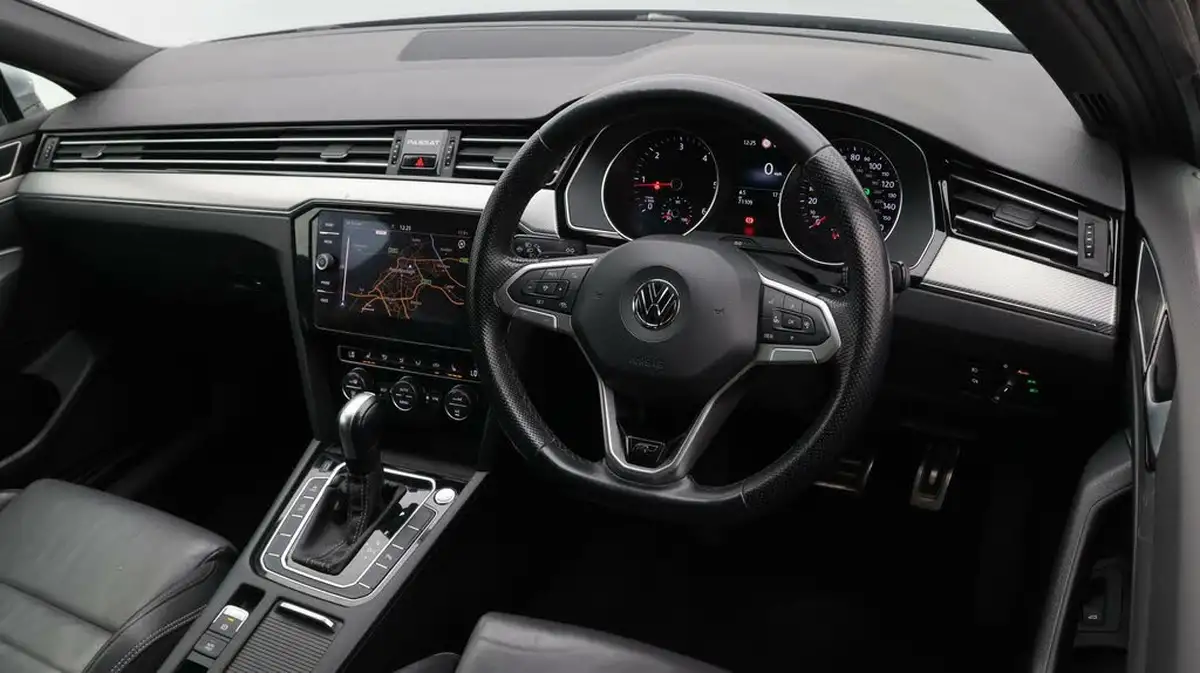 2020-volkswagen-passat-20tdi-r-line-150ps-evo-estate-5d-dsg-big-8
