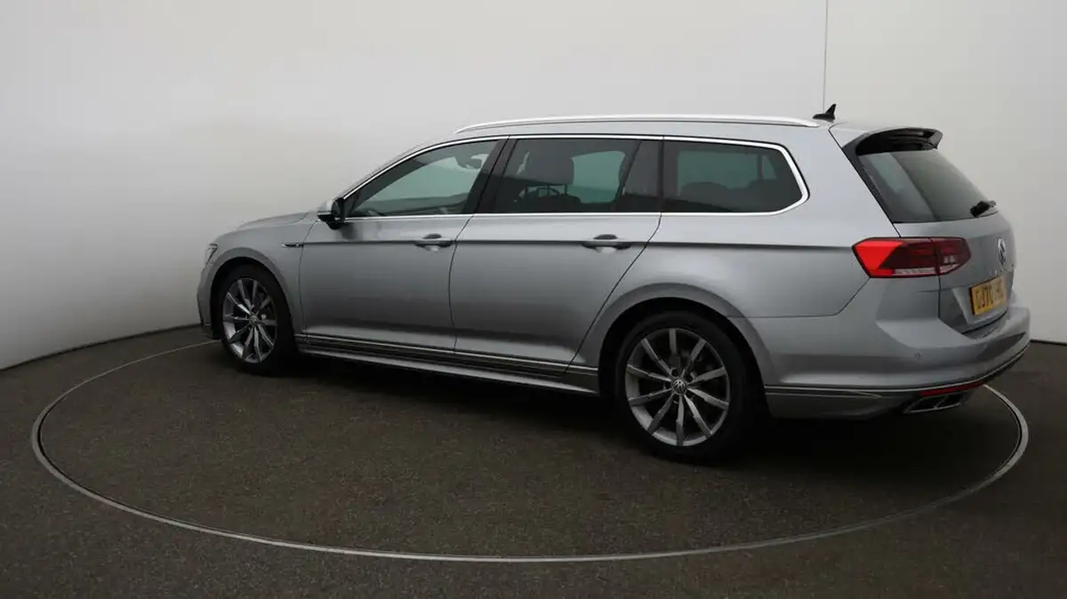 2020-volkswagen-passat-20tdi-r-line-150ps-evo-estate-5d-dsg-big-25