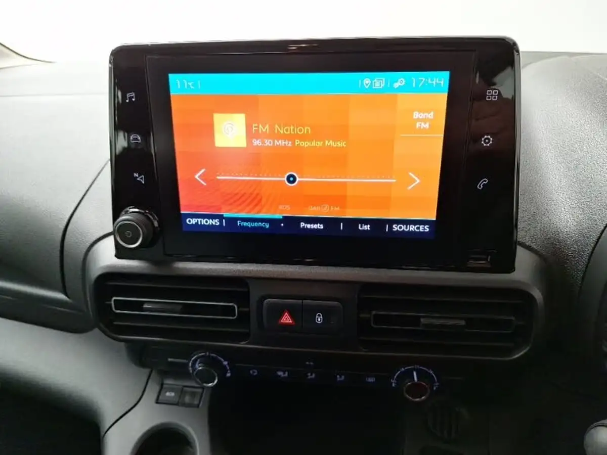 2019-citroen-berlingo-15bluehdi-flair-m-size-130ps-eat8-big-15
