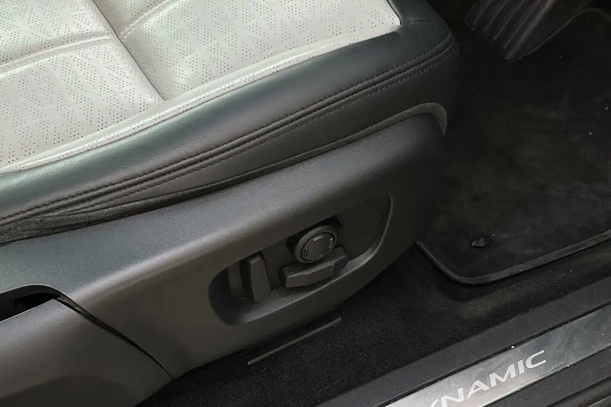2019-land-rover-range-rover-evoque-20-d240-r-dynamic-hse-big-53