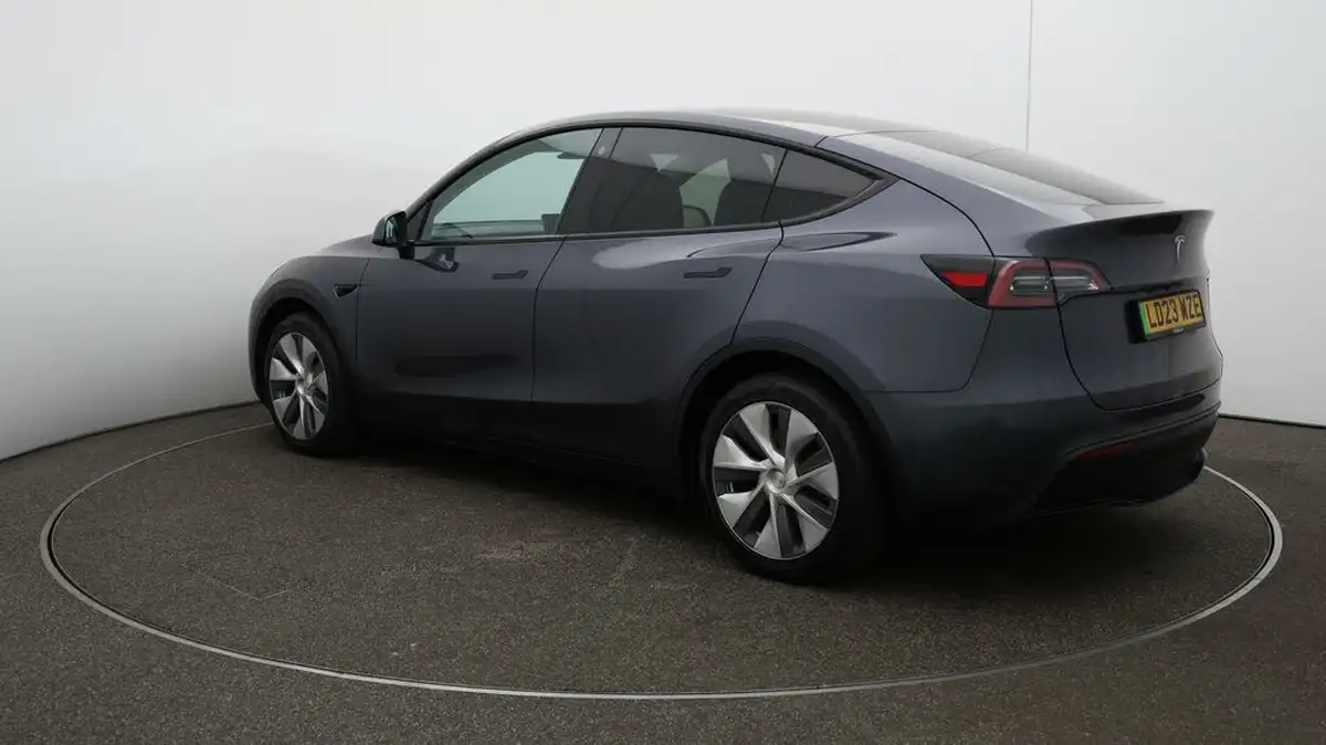 2023-tesla-model-y-e-rwd-big-54