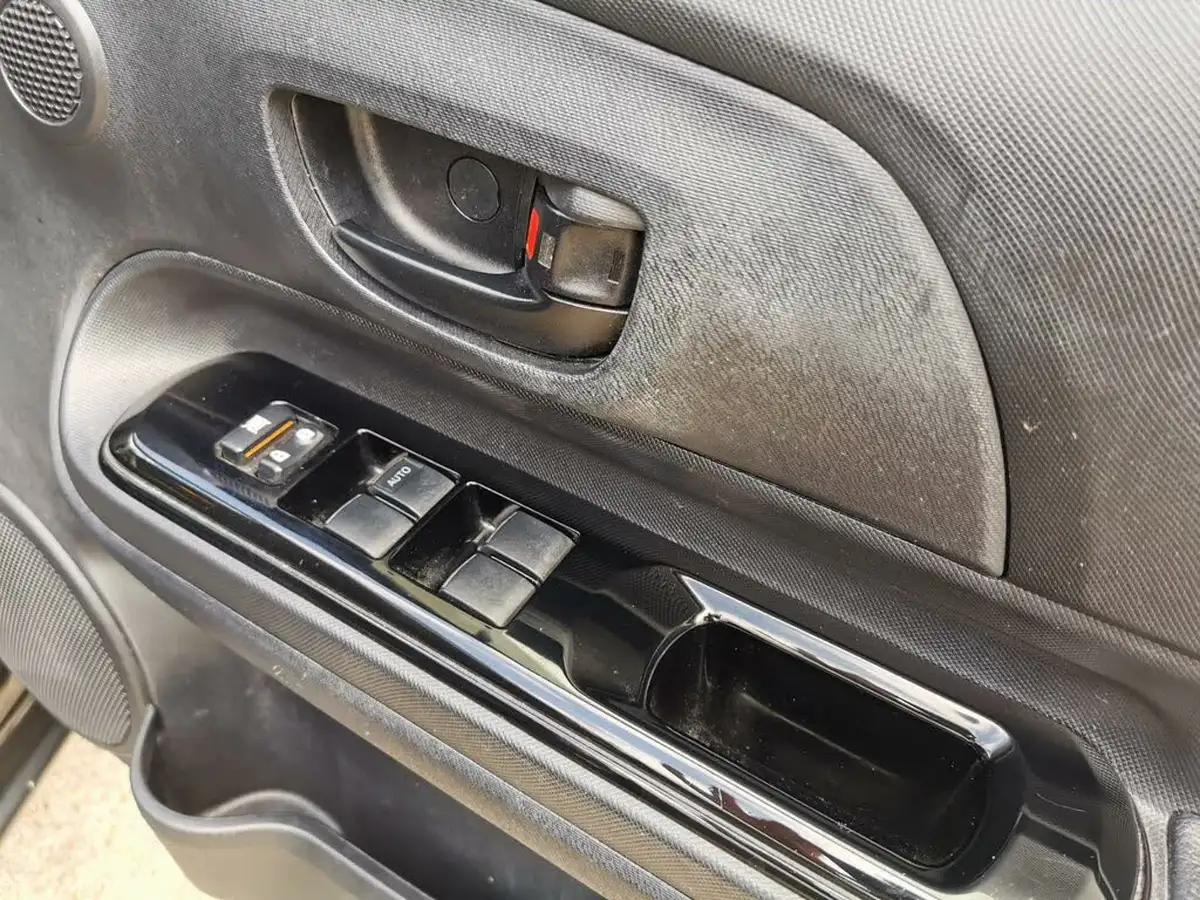 2016-toyota-aqua-15-hybrid-vvt-i-cvt-big-16